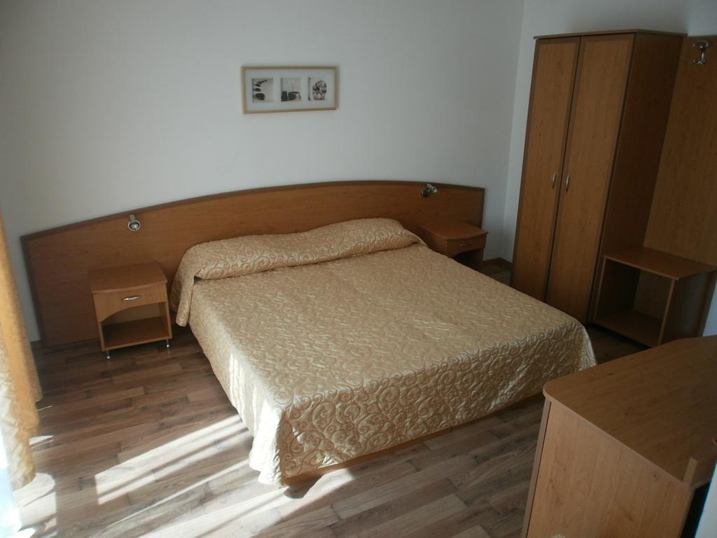 קיטן Europa Guest House חדר תמונה